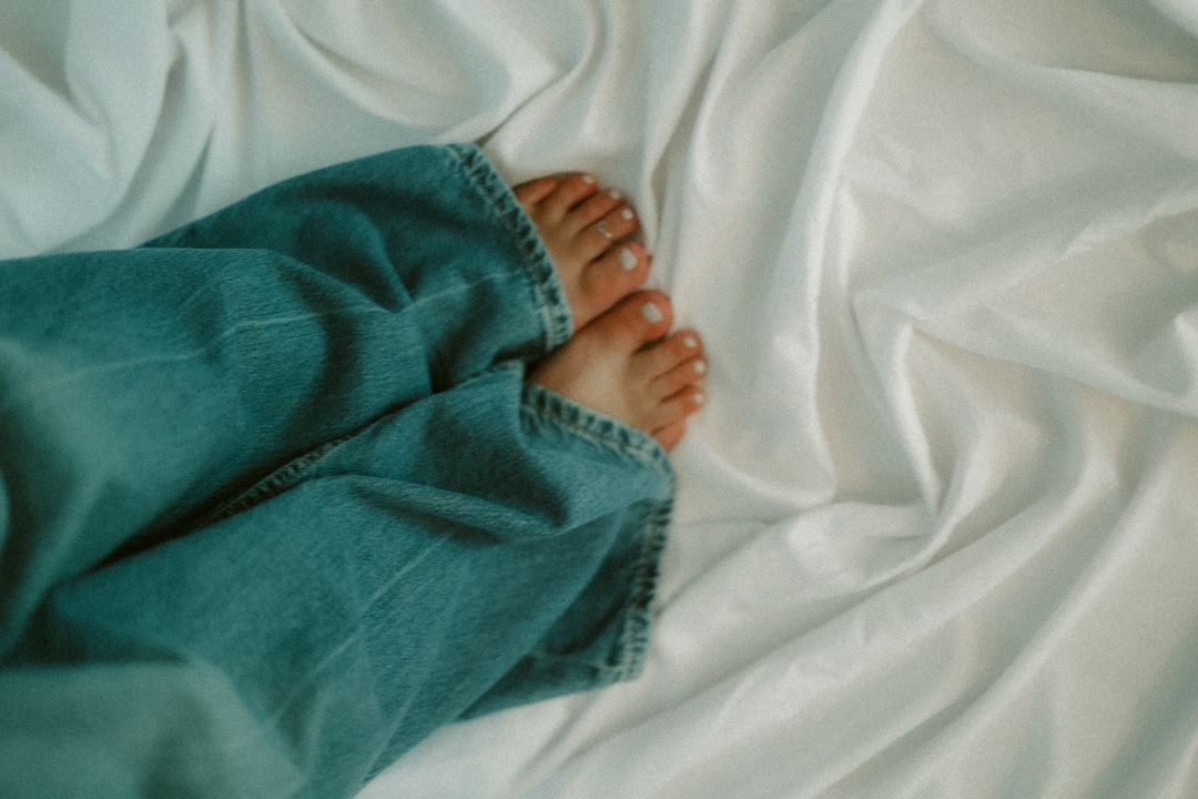 Photo naturist treatment for nocturnal leg cramps
