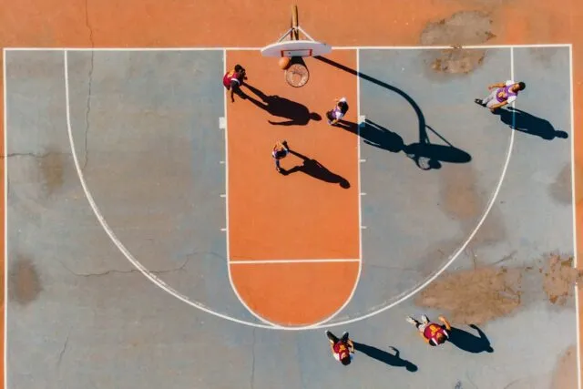 Photo amateur basketball common mistakes